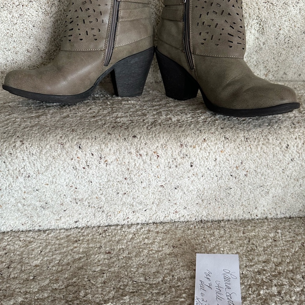 Laura Scott Boots - Picture 4 of 6